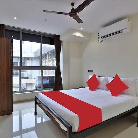 Hotel Vivianna Surat Exterior photo